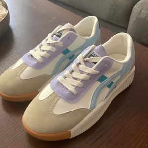 Brand new sneakers with cushioned sole!